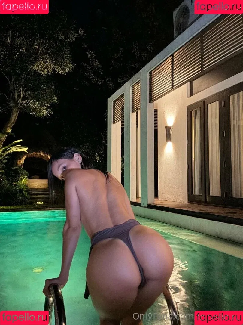 ellieleen / ellieleen1 / itsnoteliieleen Onlyfans Photo Gallery 