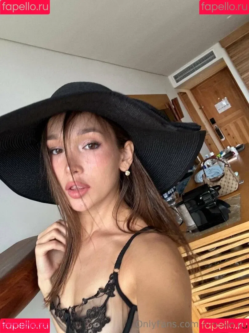 ellieleen / ellieleen1 / itsnoteliieleen Onlyfans Photo Gallery 