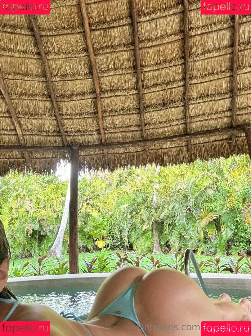 ellieleen / ellieleen1 / itsnoteliieleen Onlyfans Photo Gallery 
