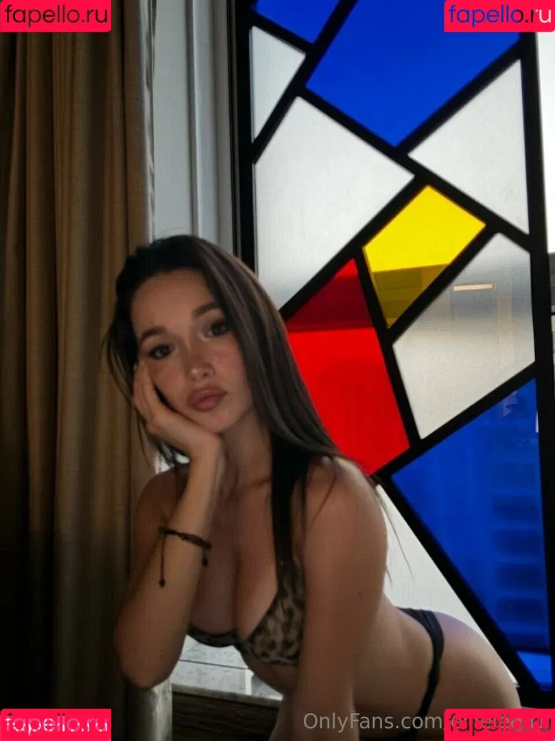 ellieleen / ellieleen1 / itsnoteliieleen Onlyfans Photo Gallery 