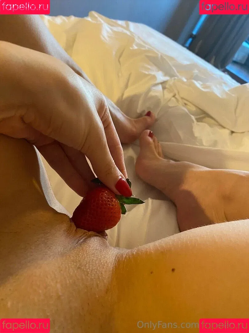 ellieleen / ellieleen1 / itsnoteliieleen Onlyfans Photo Gallery 
