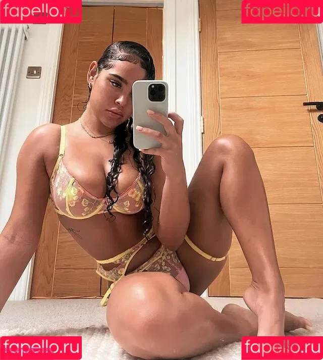 Malaika Terry / malaikaterry / malaikaterryy Onlyfans Photo Gallery 