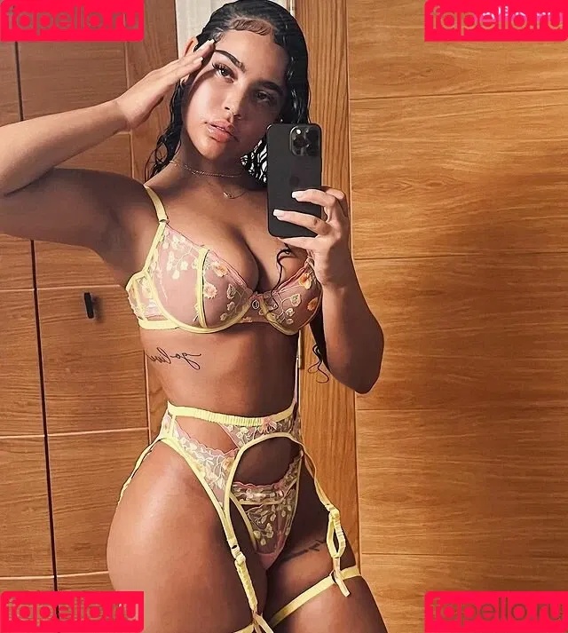 Malaika Terry / malaikaterry / malaikaterryy Onlyfans Photo Gallery 