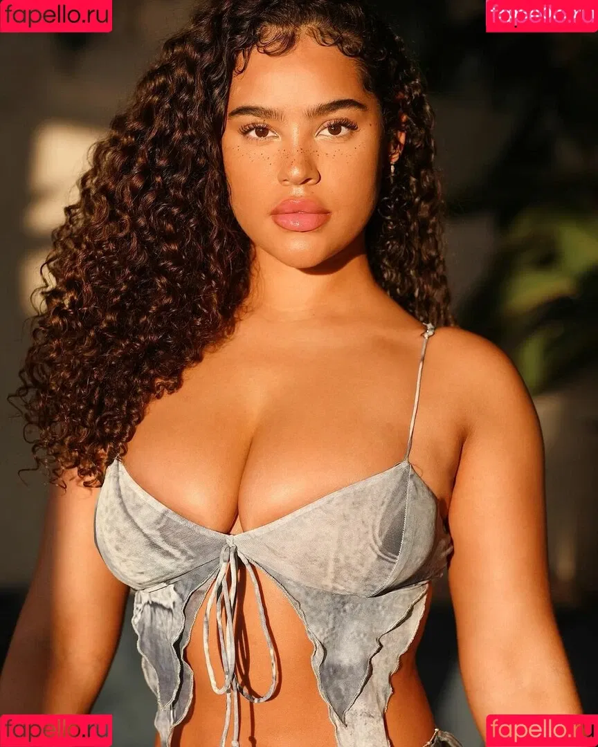 Malaika Terry / malaikaterry / malaikaterryy Onlyfans Photo Gallery 