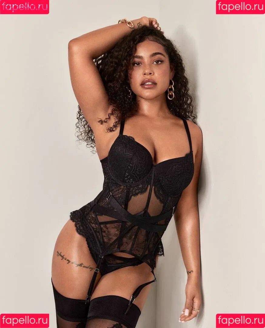 Malaika Terry / malaikaterry / malaikaterryy Onlyfans Photo Gallery 
