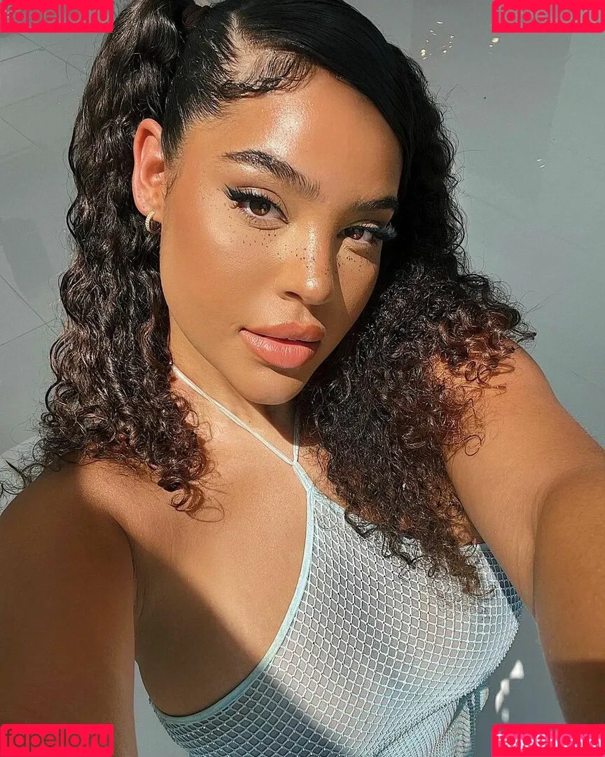 Malaika Terry / malaikaterry / malaikaterryy Onlyfans Photo Gallery 