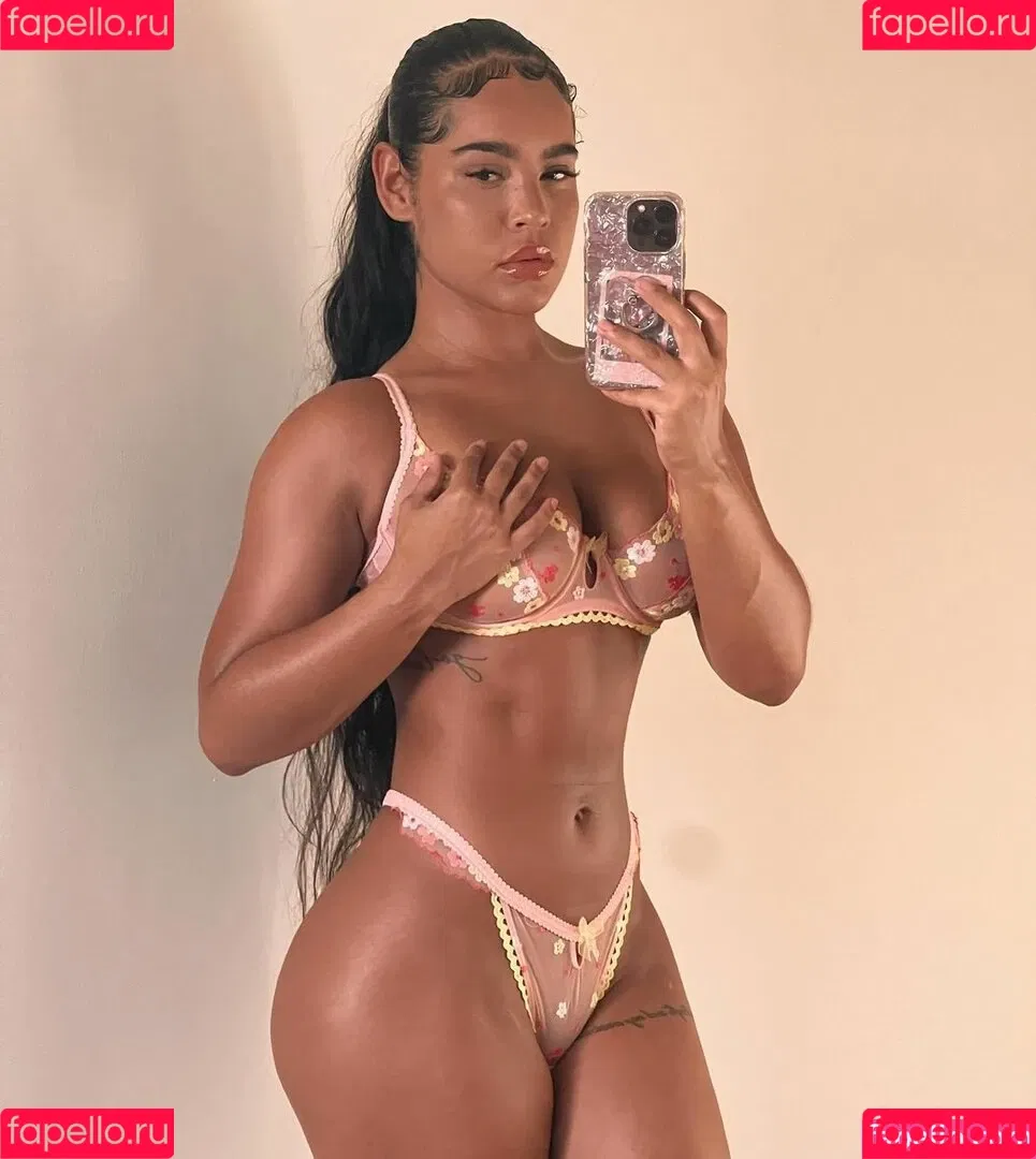 Malaika Terry / malaikaterry / malaikaterryy Onlyfans Photo Gallery 