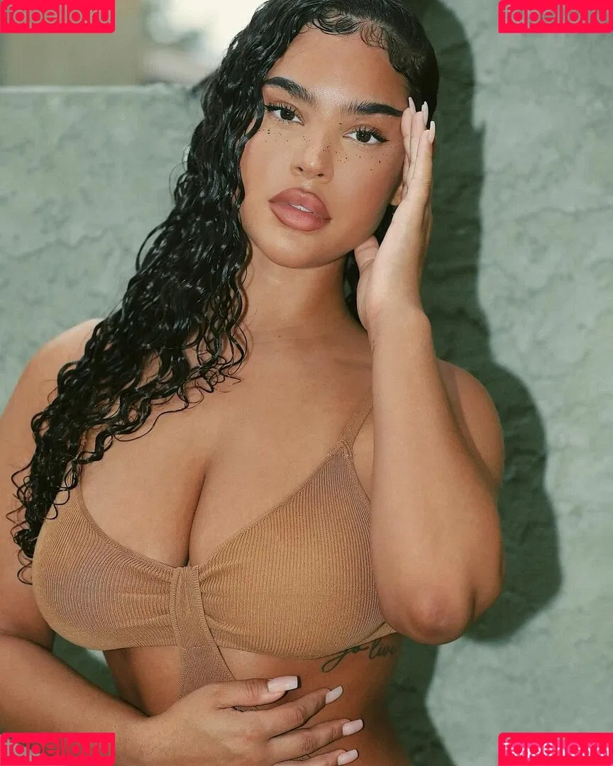 Malaika Terry / malaikaterry / malaikaterryy Onlyfans Photo Gallery 