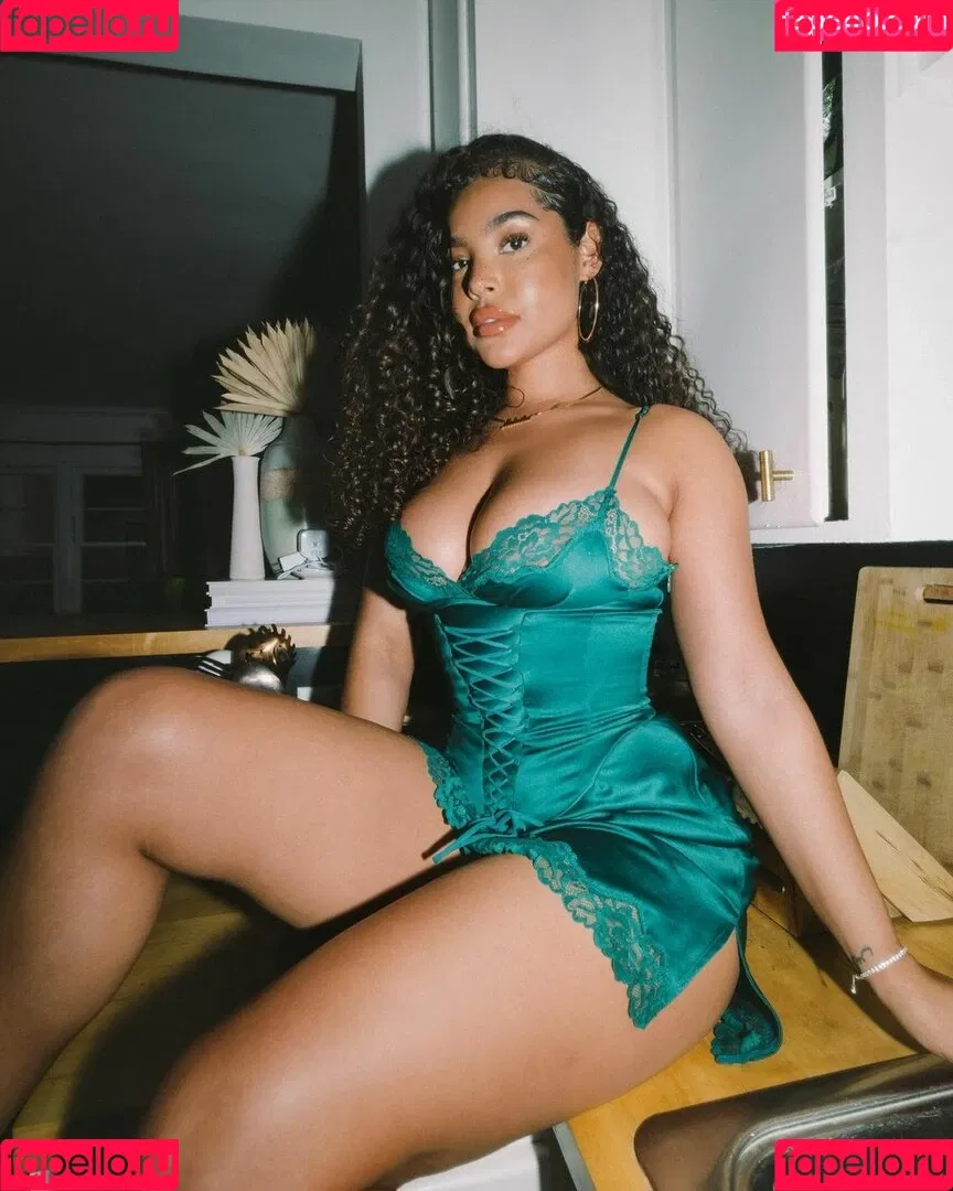 Malaika Terry / malaikaterry / malaikaterryy Onlyfans Photo Gallery 