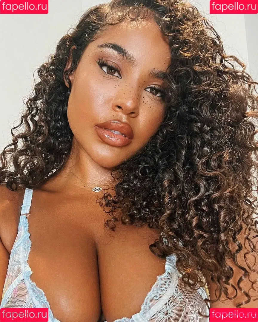 Malaika Terry / malaikaterry / malaikaterryy Onlyfans Photo Gallery 