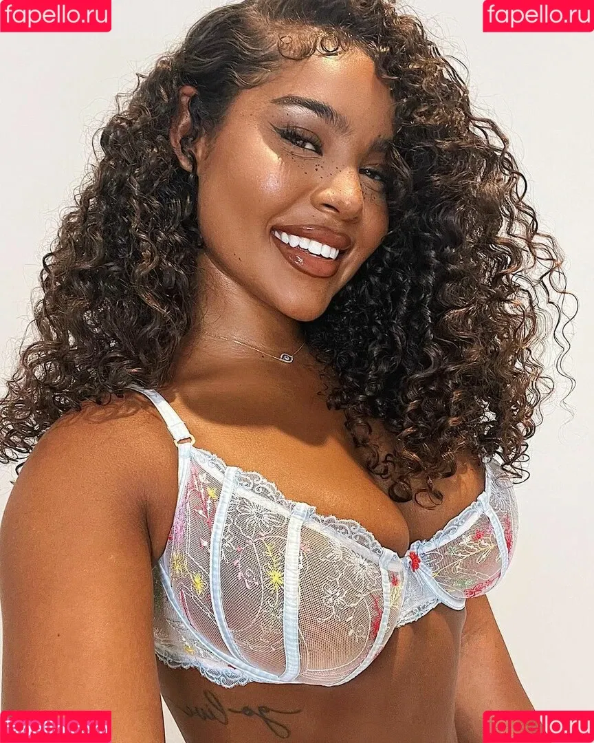 Malaika Terry / malaikaterry / malaikaterryy Onlyfans Photo Gallery 