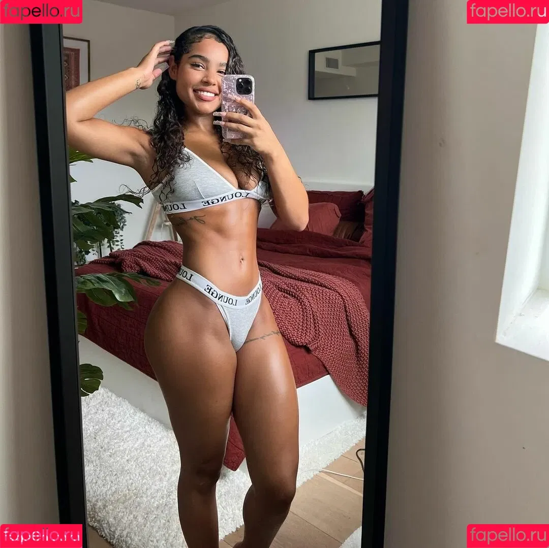 Malaika Terry / malaikaterry / malaikaterryy Onlyfans Photo Gallery 