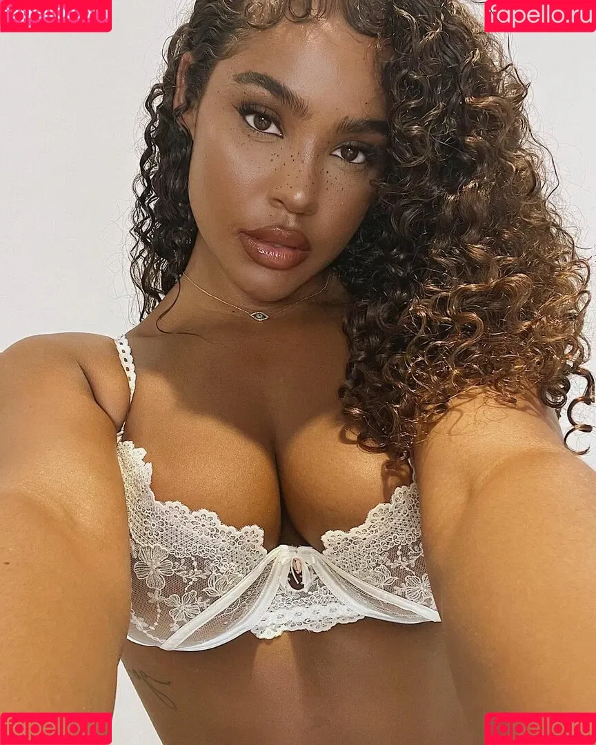 Malaika Terry / malaikaterry / malaikaterryy Onlyfans Photo Gallery 