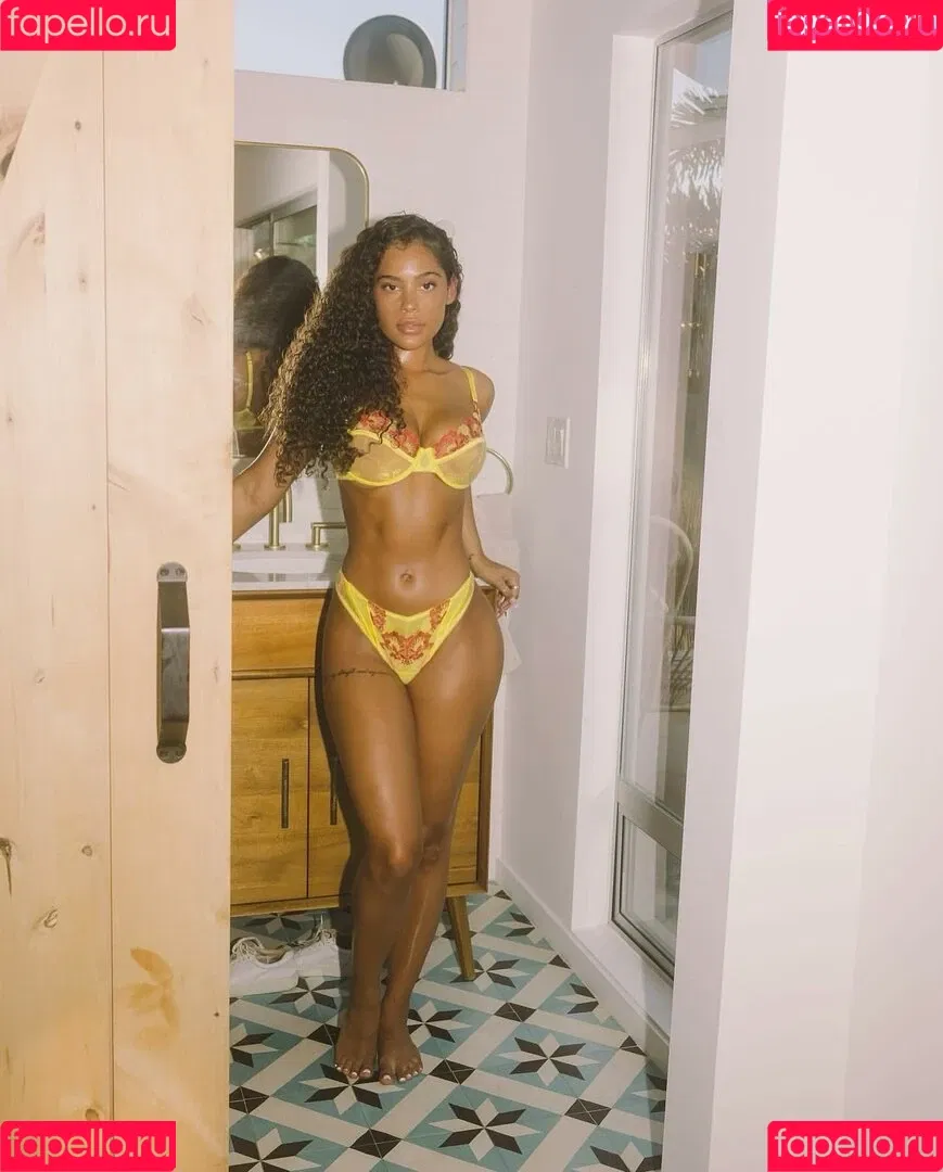 Malaika Terry / malaikaterry / malaikaterryy Onlyfans Photo Gallery 