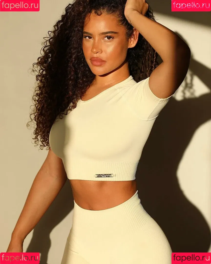 Malaika Terry / malaikaterry / malaikaterryy Onlyfans Photo Gallery 