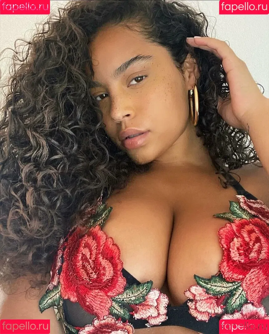 Malaika Terry / malaikaterry / malaikaterryy Onlyfans Photo Gallery 