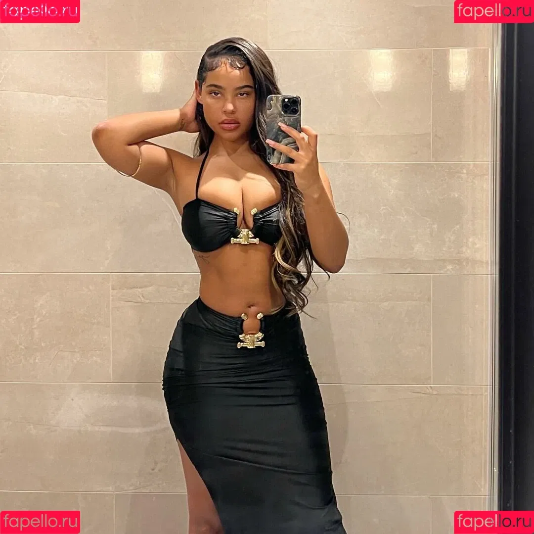 Malaika Terry / malaikaterry / malaikaterryy Onlyfans Photo Gallery 