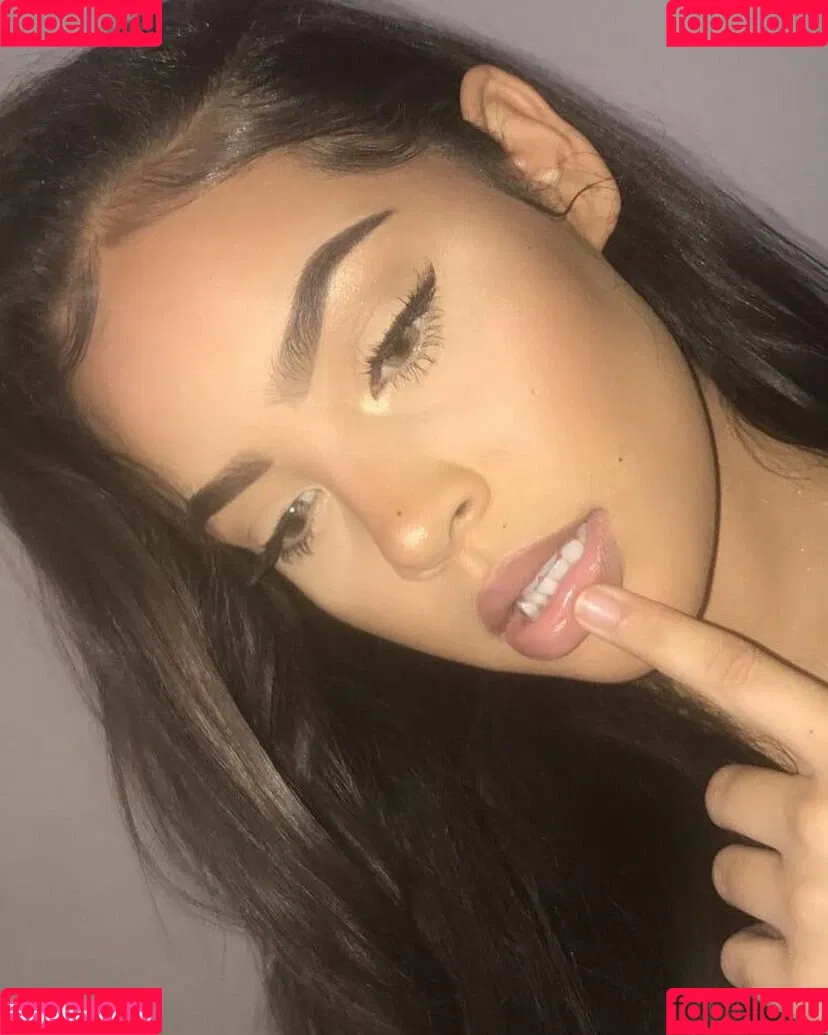 Malaika Terry / malaikaterry / malaikaterryy Onlyfans Photo Gallery 