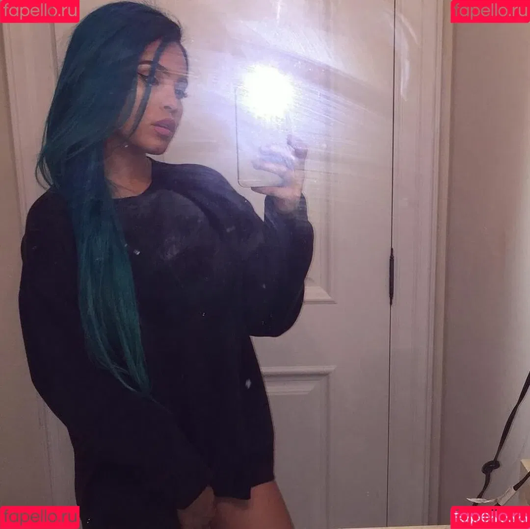 Malaika Terry / malaikaterry / malaikaterryy Onlyfans Photo Gallery 