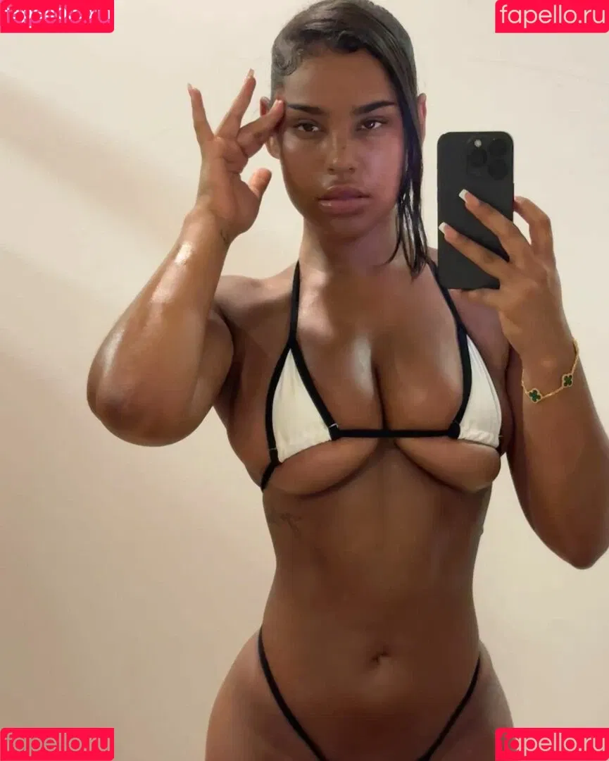 Malaika Terry / malaikaterry / malaikaterryy Onlyfans Photo Gallery 