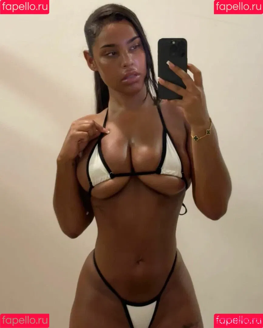 Malaika Terry / malaikaterry / malaikaterryy Onlyfans Photo Gallery 