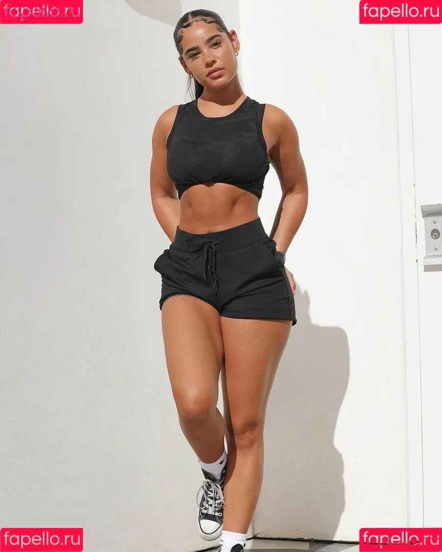 Malaika Terry / malaikaterry / malaikaterryy Onlyfans Photo Gallery 