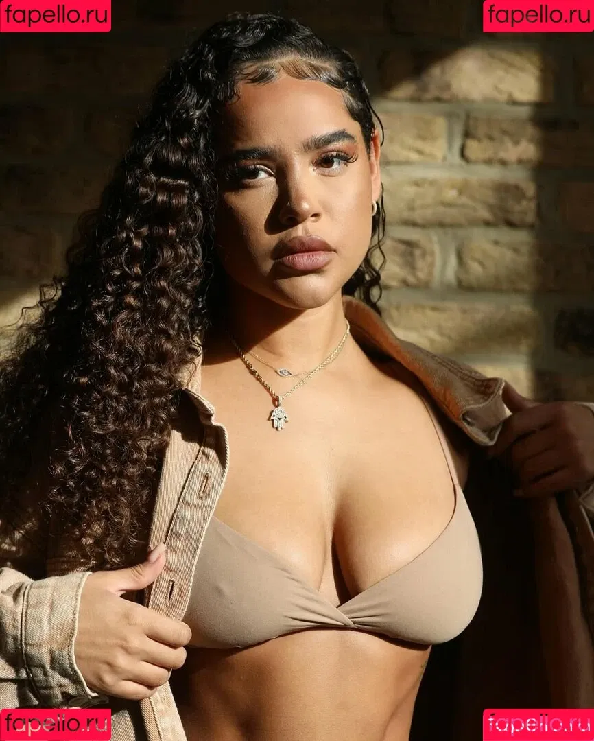 Malaika Terry / malaikaterry / malaikaterryy Onlyfans Photo Gallery 
