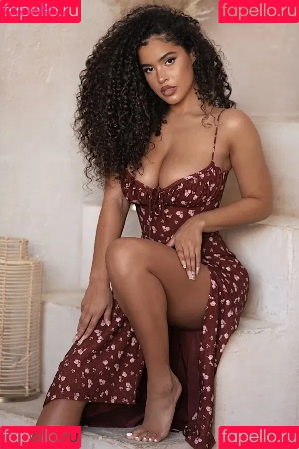 Malaika Terry / malaikaterry / malaikaterryy Onlyfans Photo Gallery 