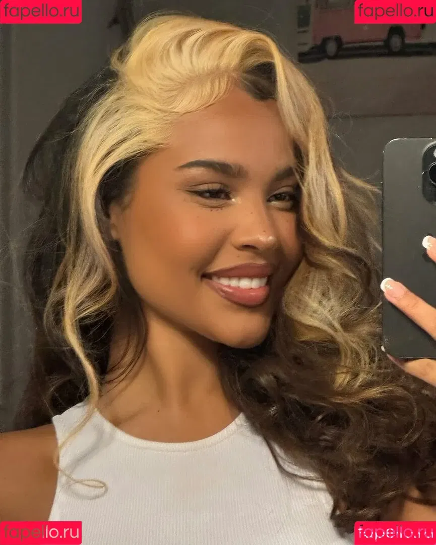 Malaika Terry / malaikaterry / malaikaterryy Onlyfans Photo Gallery 