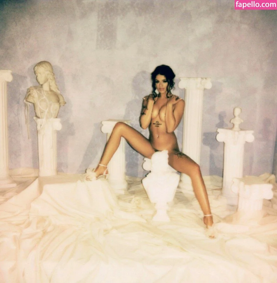 ryan reid / she.for.keeps / sheforkeeps Onlyfans Photo Gallery 