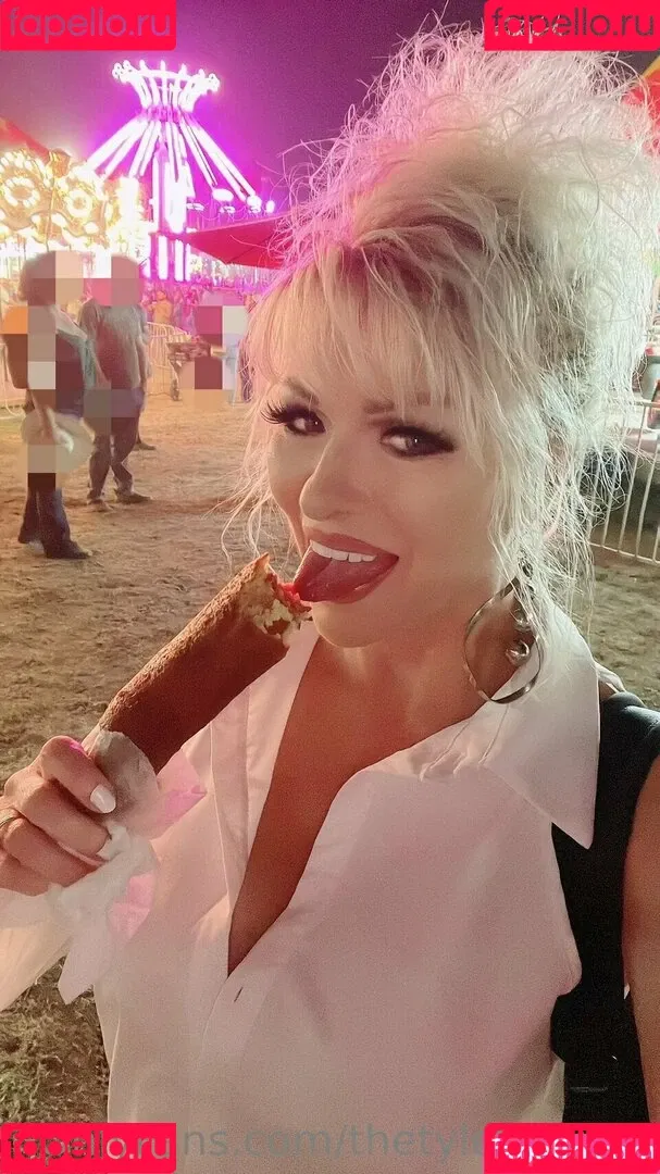 Major Gunns / Tylene Buck / TyleneBuckXXX / thetylenebuck / tylene__buck Onlyfans Photo Gallery 