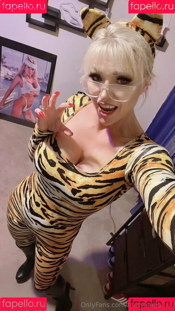 Major Gunns / Tylene Buck / TyleneBuckXXX / thetylenebuck / tylene__buck Onlyfans Photo Gallery 