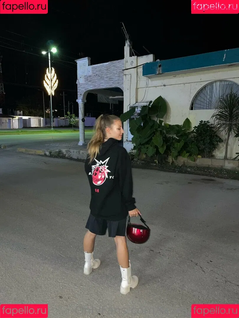 laura_high / lauragetshigh Onlyfans Photo Gallery 