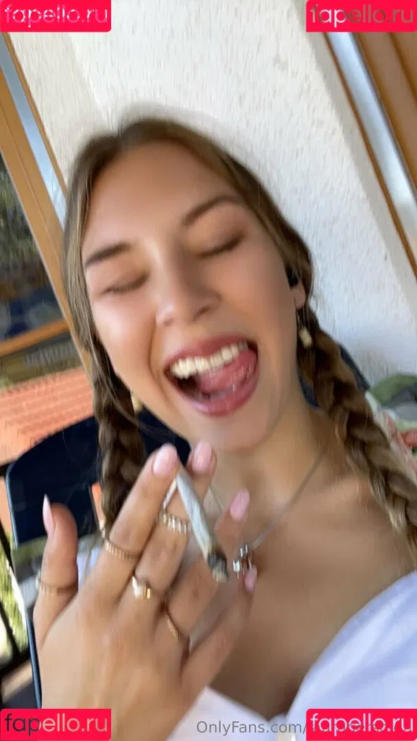 laura_high / lauragetshigh Onlyfans Photo Gallery 