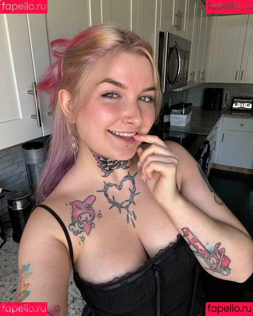 Eliana Rose / averyburnette / elianarosecam Onlyfans Photo Gallery 