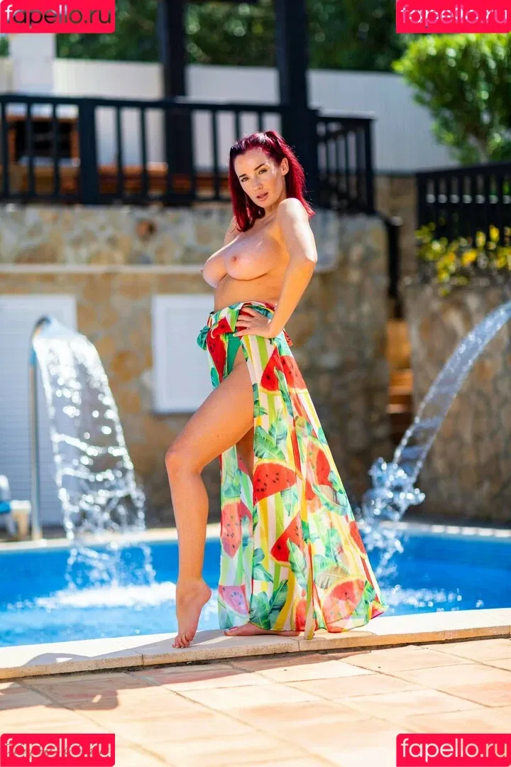 Georgie Darby / georgiedarby / itsgeorgiedarby Onlyfans Photo Gallery 