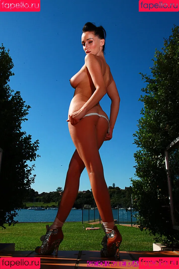 Georgie Darby / georgiedarby / itsgeorgiedarby Onlyfans Photo Gallery 