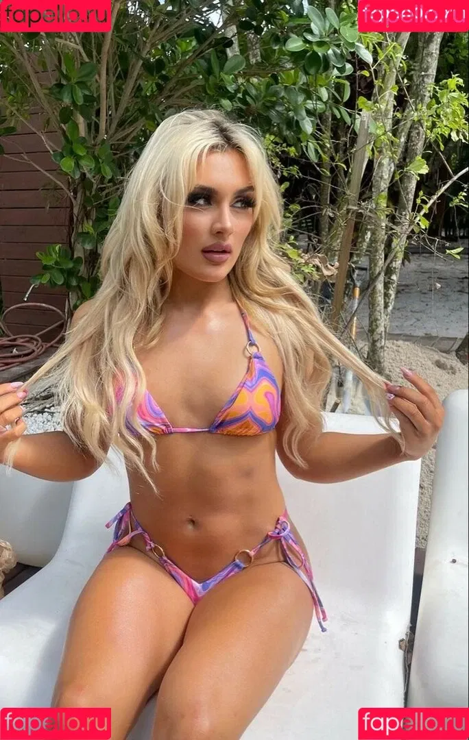 Tiffany Stratton / tiffany_stratton / tiffanywwe / tiffstrattonwwe Onlyfans Photo Gallery 