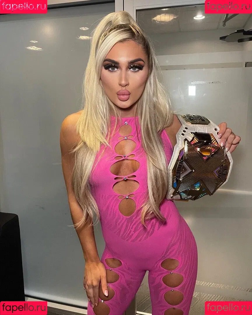 Tiffany Stratton / tiffany_stratton / tiffanywwe / tiffstrattonwwe Onlyfans Photo Gallery 