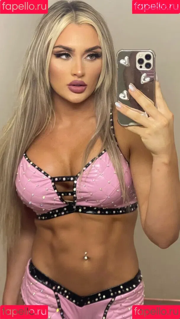 Tiffany Stratton / tiffany_stratton / tiffanywwe / tiffstrattonwwe Onlyfans Photo Gallery 