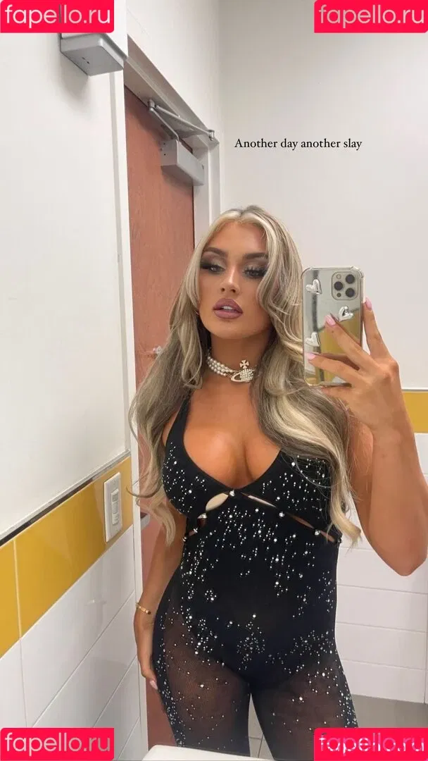 Tiffany Stratton / tiffany_stratton / tiffanywwe / tiffstrattonwwe Onlyfans Photo Gallery 