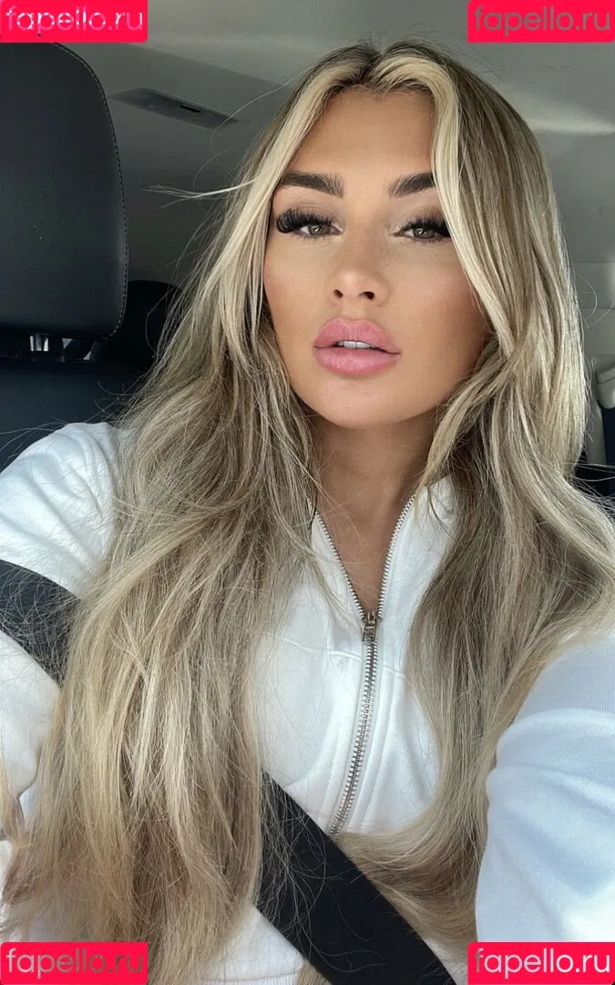 Tiffany Stratton / tiffany_stratton / tiffanywwe / tiffstrattonwwe Onlyfans Photo Gallery 