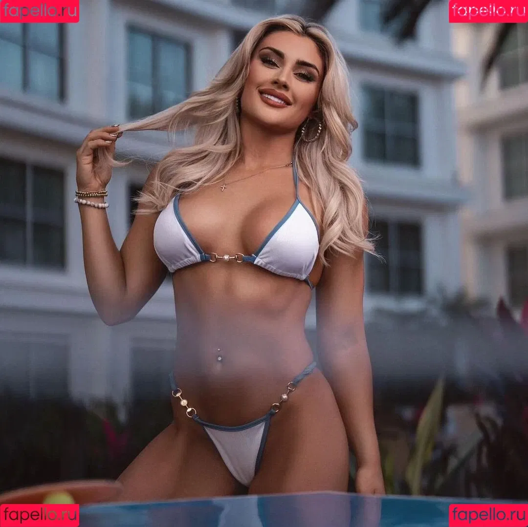 Tiffany Stratton / tiffany_stratton / tiffanywwe / tiffstrattonwwe Onlyfans Photo Gallery 