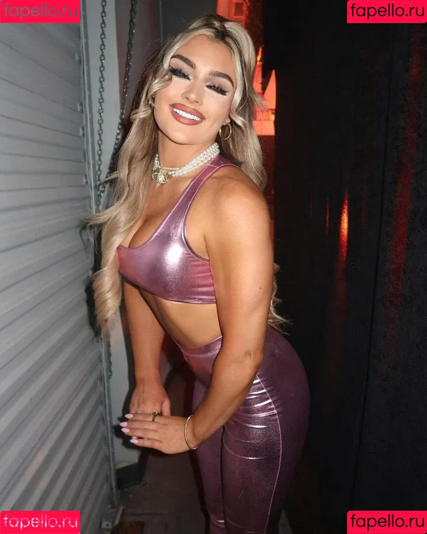Tiffany Stratton / tiffany_stratton / tiffanywwe / tiffstrattonwwe Onlyfans Photo Gallery 