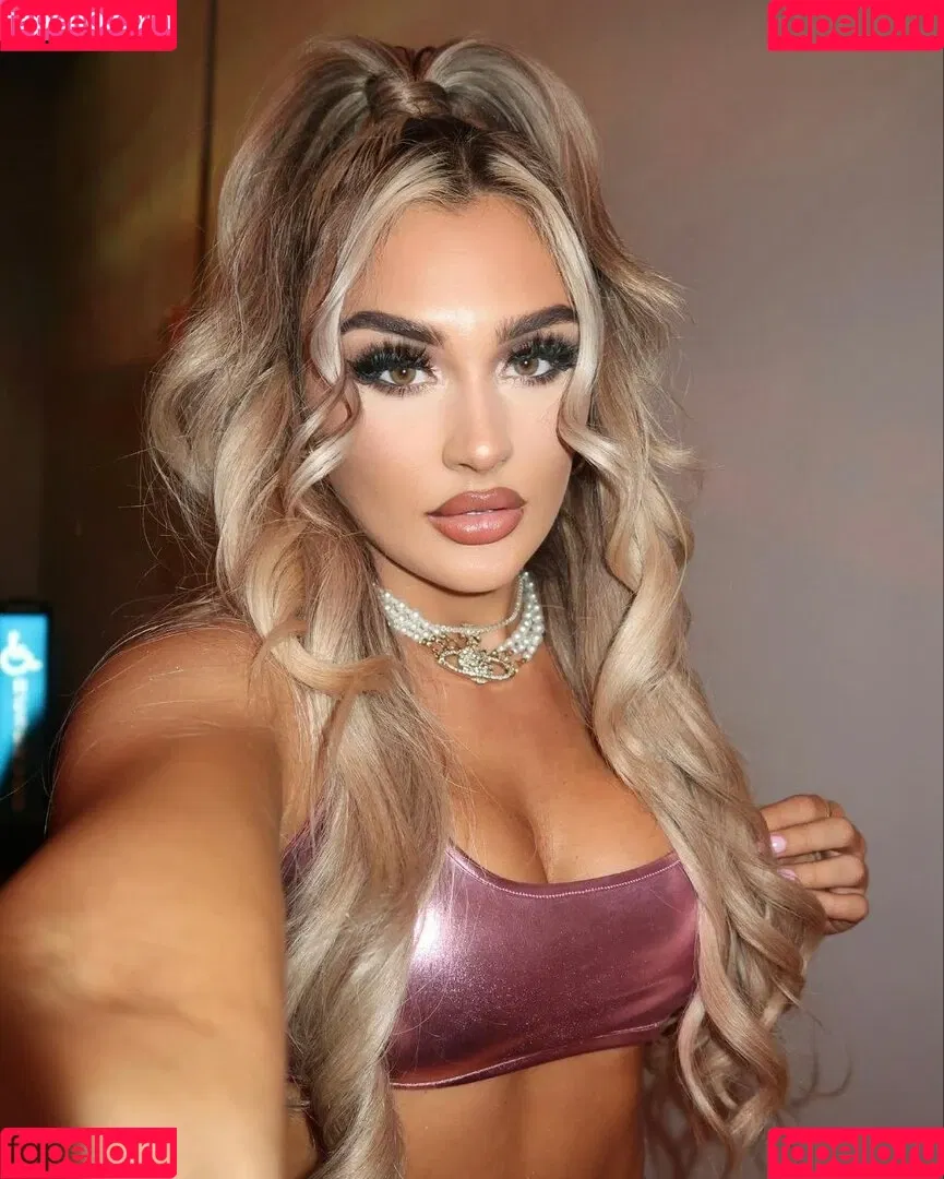Tiffany Stratton / tiffany_stratton / tiffanywwe / tiffstrattonwwe Onlyfans Photo Gallery 
