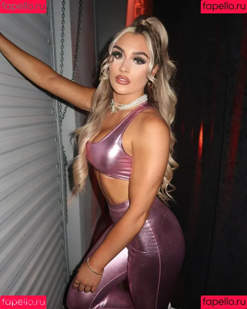 Tiffany Stratton / tiffany_stratton / tiffanywwe / tiffstrattonwwe Onlyfans Photo Gallery 