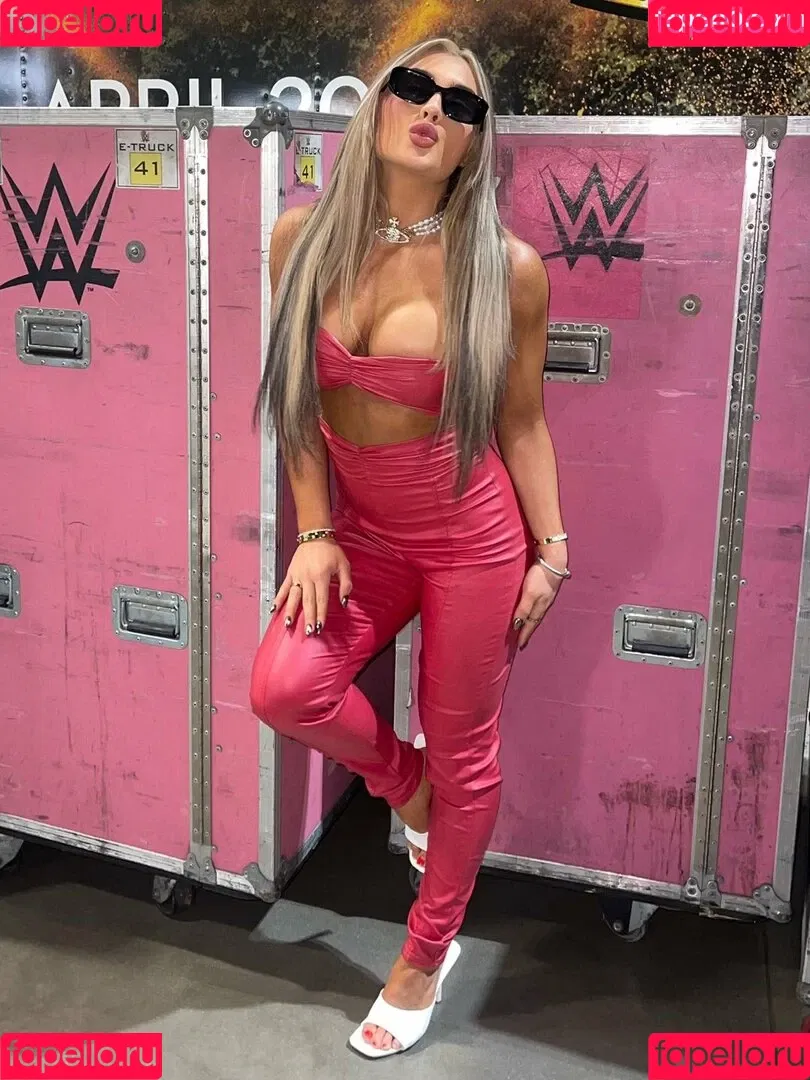 Tiffany Stratton / tiffany_stratton / tiffanywwe / tiffstrattonwwe Onlyfans Photo Gallery 
