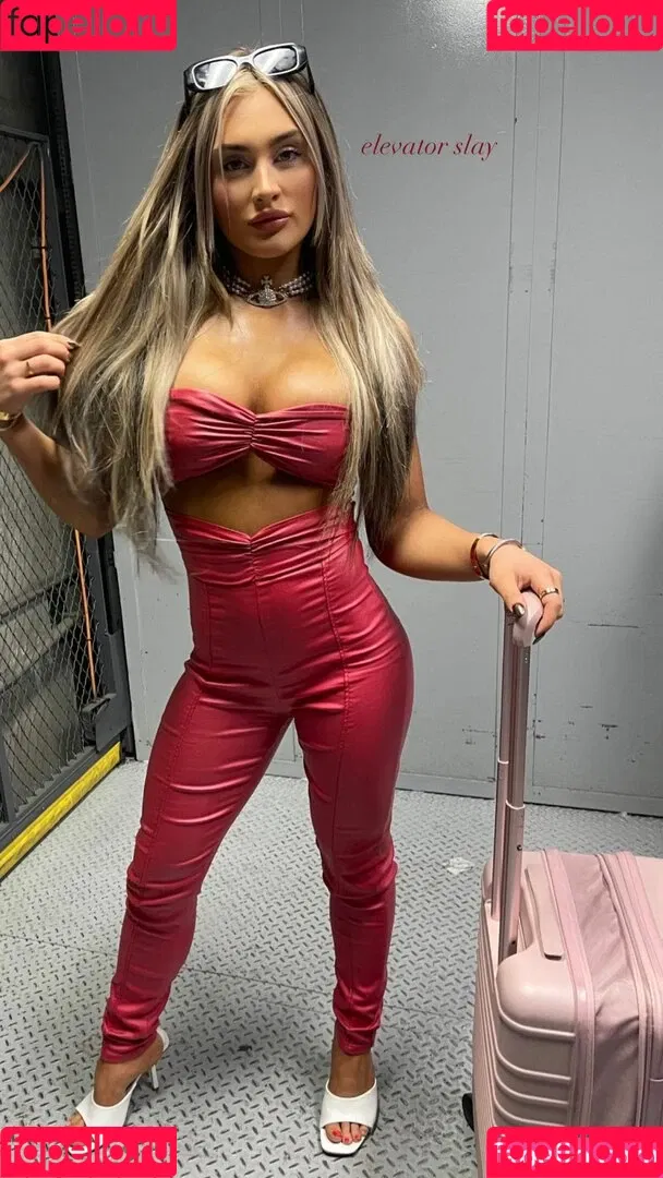 Tiffany Stratton / tiffany_stratton / tiffanywwe / tiffstrattonwwe Onlyfans Photo Gallery 