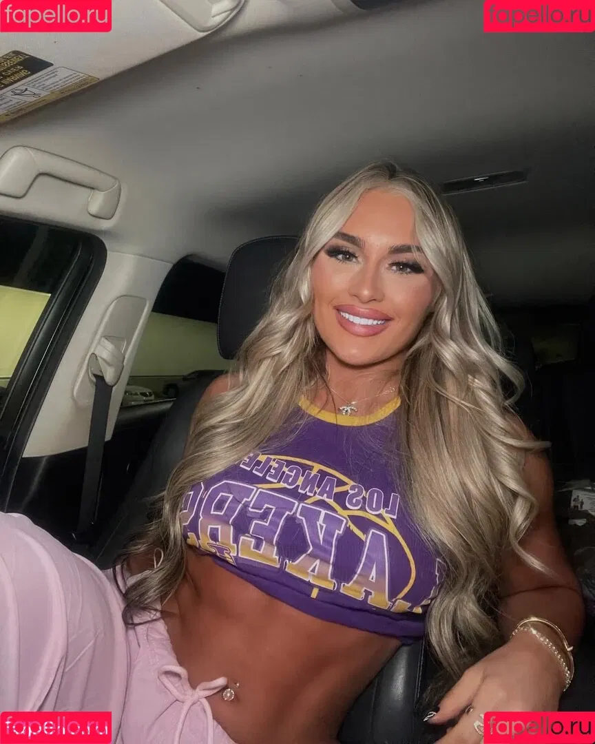 Tiffany Stratton / tiffany_stratton / tiffanywwe / tiffstrattonwwe Onlyfans Photo Gallery 