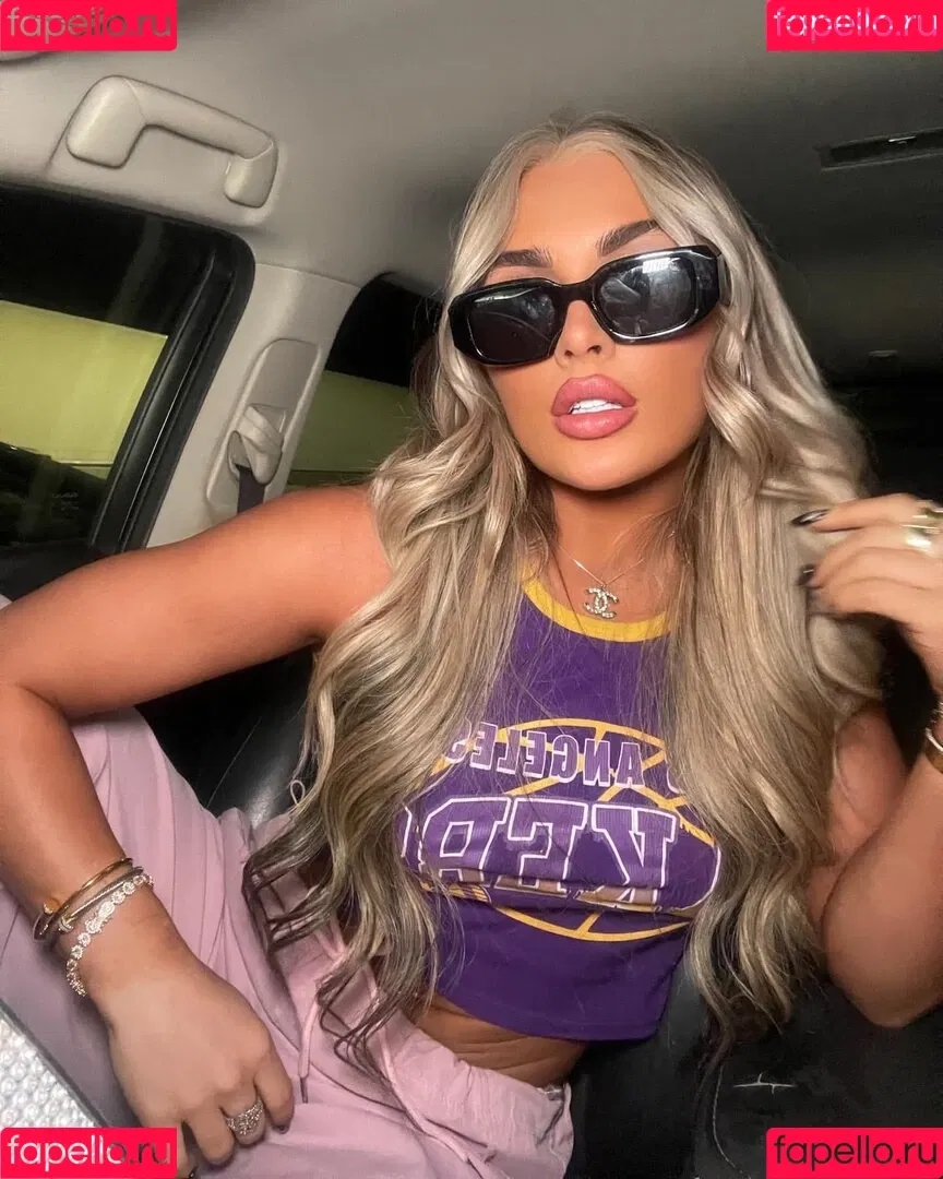 Tiffany Stratton / tiffany_stratton / tiffanywwe / tiffstrattonwwe Onlyfans Photo Gallery 